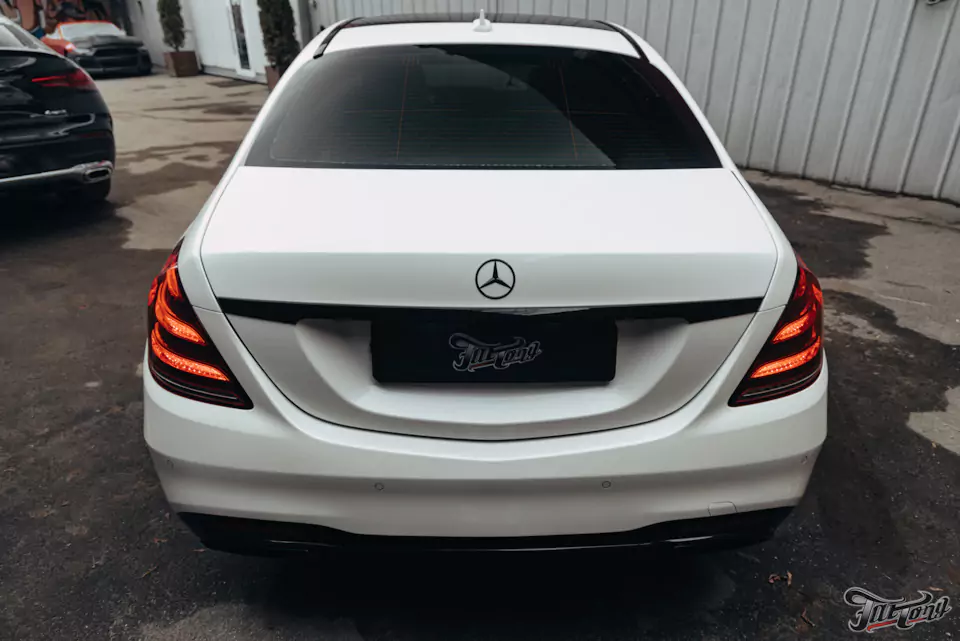 Выполнили полный антихром для Mercedes W222, произвели комплекс детейлинг-услуг и фирменный Шиномонтаж на вибростенде на стендах Hunter